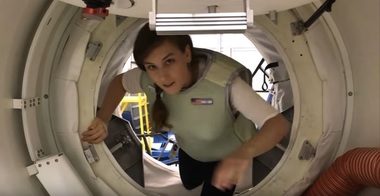 O vestă care îi va proteja pe astronauţi împotriva radiaţiilor, atunci când vor ajunge pe Marte, va fi testată pe Lună. VIDEO