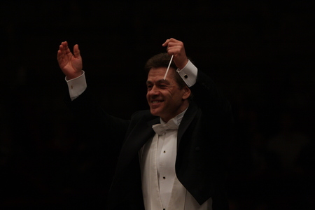 Christian Badea va dirija două concerte simfonice cu lucrări de Webern, Mozart şi Schumann, la Ateneul Român