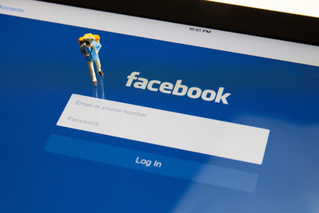 Facebook a adăugat o funcţie prin care utilizatorii vor putea dezvălui pe Messenger locul în care se află