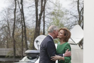 Vizita prinţului Charles în România, reflectată în presa internaţională: ”Turneu european post-Brexit”, ”ofensivă de fermecare a europenilor”, ”dansuri tradiţionale româneşti în debutul unui turneu european” şi ”Ce ar spune Camilla?”