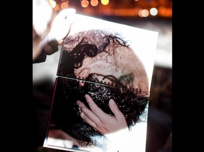 Un album de fotografie multisenzorial, ”Sărutul/ The Kiss”, editat de ActiveWatch, va fi lansat la Teatrul Apollo