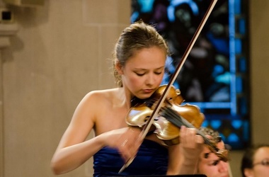 O tânără violonistă din Republica Moldova, revelaţia unui festival muzical organizat în Aix-en-Provence. VIDEO