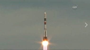 O capsulă Soyuz, ce are la bord doi astronauţi, a decolat joi spre Staţia Spaţială Internaţională. VIDEO