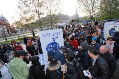 Noaptea Cărţilor Deschise - peste 8.000 de volume au fost donate pentru biblioteci şcolare şi judeţene defavorizate
