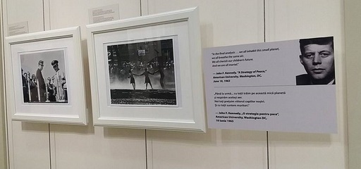John F. Kennedy în 77 de imagini, la Biblioteca Naţională. Expoziţia va fi itinerată în 30 de ţări - FOTO