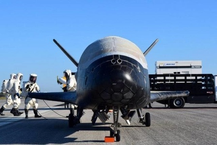 Un avion spaţial al U.S. Air Force a aterizat, duminică, după o misiune secretă de aproape doi ani pe orbita Terrei