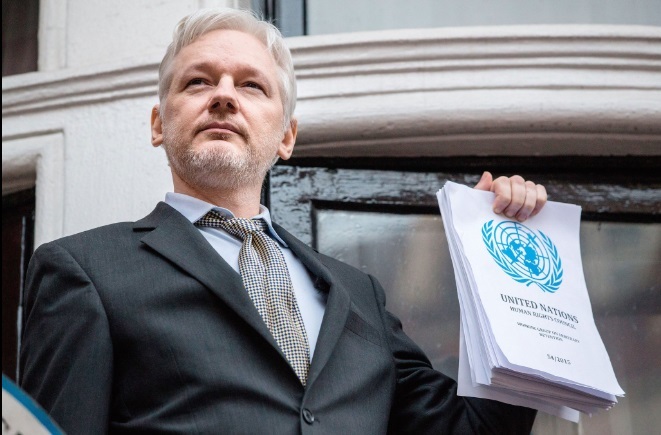 Documentarul ”Risk” despre Julian Assange este disponibil exclusiv pe iTunes