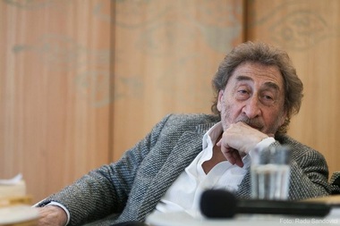 INTERVIU - Scriitorul Howard Jacobson, despre identitatea evreiască, prietenia ca rivalitate şi despre cum limbajul ne-ar putea salva de populism