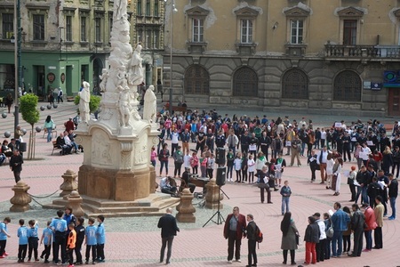 Peste 500 de timişoreni vor lectura poeme în centrul oraşului pe 25 mai