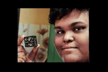 Un indian în vârstă de 18 ani a construit ”cel mai uşor satelit” din lume