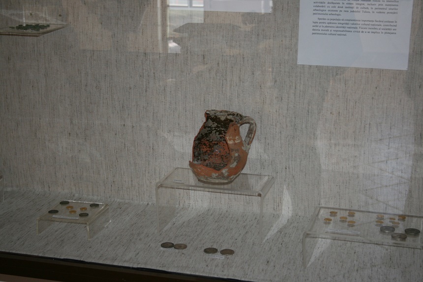 Tulcea: Bunuri arheologice recuperate de poliţişti în ultimii ani, expuse la Muzeul de Istorie