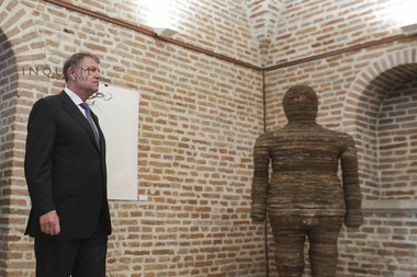 Dan Perjovschi, Paul Gherasim şi Victoria Zidaru expun la Muzeul Naţional Cotroceni. Klaus Iohannis: Este prima dată când se realizează acest tip de expoziţie