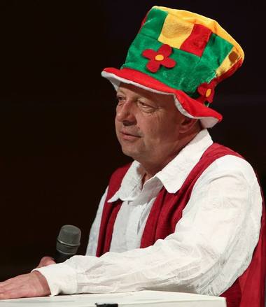 Amintiri din copilărie: Primele cireşe, colindele cântate pe ascuns, cotloanele din Buftea şi îngheţata de la vecinii bulgari sunt imagini ale primilor ani trăiţi de actorii Medeea Marinescu, Marian Râlea şi Maria Obretin
