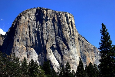 National Geographic a documentat prima escaladare solitară fără coardă a stâncii El Capitan şi o va transforma în film