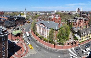 Universitatea Harvard a anulat admiterea unor studenţi care au publicat meme-uri obscene pe Facebook