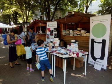 Galaţi: Sute de persoane au participat la deschiderea Festivalului Internaţional al Cărţii "Axis Libri" - FOTO