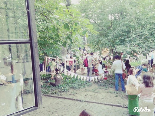 Noaptea de Sânziene: Muzică românească veche, jazz, cununi împletite şi scrisori de dor ticluite, în grădini din Bucureşti 