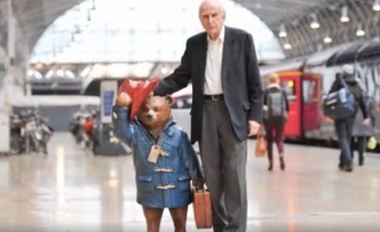Michael Bond, creatorul ursului Paddington, a murit la vârsta de 91 de ani
