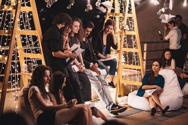 Svetlana Cârstean, Claudiu Komartin şi Mitoş Micleuşeanu vor citi poezie contemporană la a treia ediţie a "Nocturnelor"