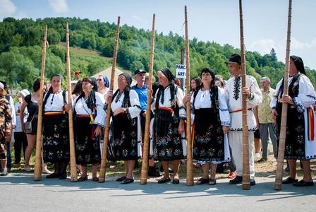 Alba: Mii de oameni, aşteptaţi la Târgul de Fete de pe Muntele Găina, cea mai mare sărbătoare populară din România, atestată documentar din 1816 - FOTO