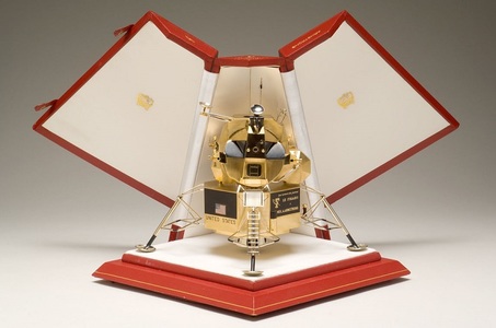 O replică din aur a modulului lunar Apollo 11 a fost furată din Muzeul Neil Armstrong