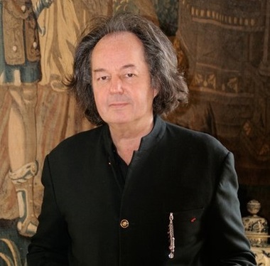 Scriitorul şi jurnalistul francez Gonzague Saint Bris a murit la vârsta de 69 de ani în urma unui accident de maşină