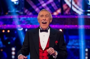 Bruce Forsyth, veteran al televiziunii brtianice, a murit la vârsta de 89 de ani