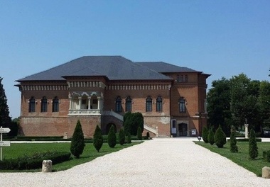 Raport: În România există 30.000 de monumente istorice de mare importanţă. În ultimii 25 de ani au fost restaurate pe bani publici peste o mie dintre ele