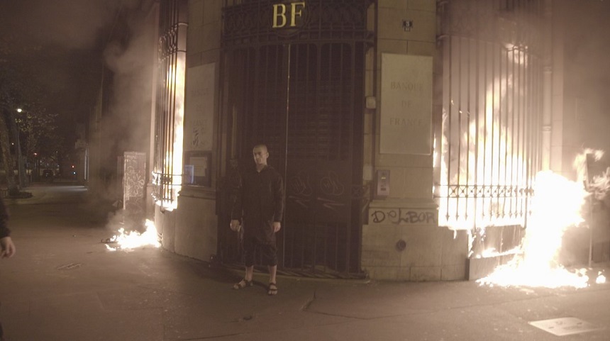 Artistul rus Piotr Pavlenski a incendiat Banque de France