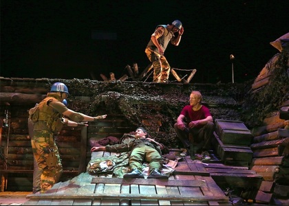 Spectacolul "No Man’s Land", o satiră la adresa războaielor de pretutindeni, programat în Festivalul Naţional de Teatru