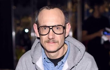 Fotograful Terry Richardson, care a regizat videoclipuri pentru Beyonce şi Miley Cyrus, concediat de trustul Condé Nast din cauza tratamentelor aplicate modelelor