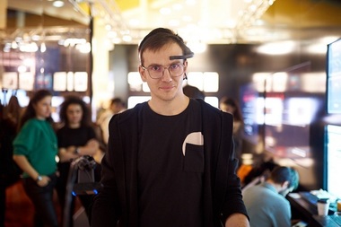 INTERVIU - Adrian Damian arată grafic ce simţim când citim: Opera de artă nu e cea care există în faţa ta, ci aceea care se formează în mintea ta