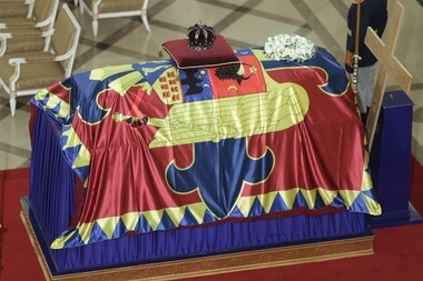 Avocatul Grabowski: Folosirea Coroanei de Oţel la ceremoniile funerare nu apare între interdicţiile din legea invocată de Oberländer