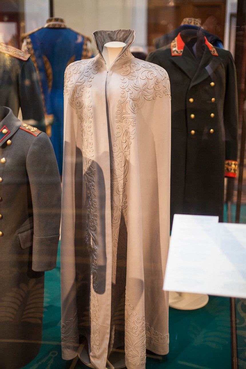 Hainele ţarilor, păstrate în Muzeul Ermitaj din Sankt Petersburg, în expoziţia "Galeria costumelor"