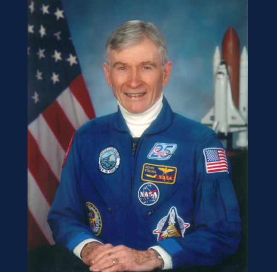 John Young, astronautul cu două zboruri spre Lună şi cu o carieră de peste patru decenii, a murit la vârsta de 87 de ani