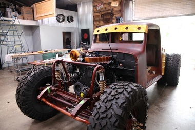 Serialul „Mecanicii de la Hauk Designs”, care prezintă crearea unor maşini off-road personalizate, va fi difuzat în premieră de History