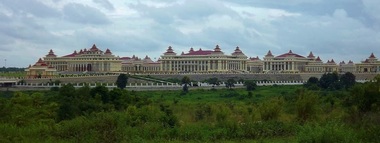Jurnaliştii Reuters reţinuţi în Myanmar au fost puşi sub acuzare de poliţie şi riscă până la 14 ani de închisoare