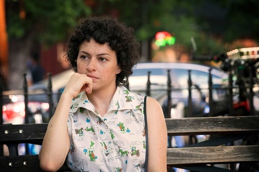 INTERVIU - Alia Shawkat, protegonista serialului „Căutări misterioase”, despre noul sezon, personajul ei şi egoism