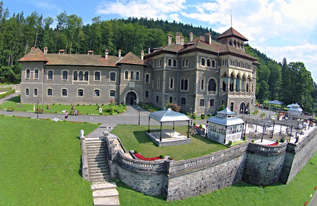 Aproximativ 180.000 de persoane au vizitat anul trecut Castelul Cantacuzino din Buşteni, din care 20% sunt străini
