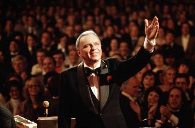 Danny Strong va scrie o carte ce va sta la baza unui musical despre Frank Sinatra