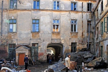 Istoria unei clădiri care moare: Hotel Concordia - simbolul naşterii României moderne, primul loc din Bucureşti vizitat de Bacalbaşa şi preferat de Tolstoi