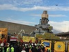 O statuie uriaşă a faraonului Ramses al II-lea, mutată la intrarea noului muzeu din Cairo, pentru a atrage turiştii