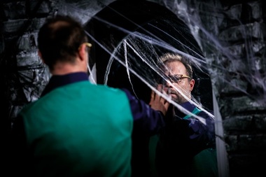 Spectacolul „Diseară la 7”, regizat de Chris Simion-Mercurian, va avea premiera miercuri la Teatrul de Comedie