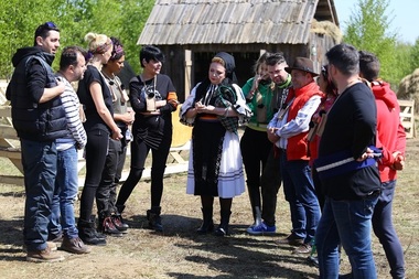 Emisiunea „Ferma vedetelor”, lider de audienţă absolut, joi, cu peste două milioane de telespectatori la nivel naţional