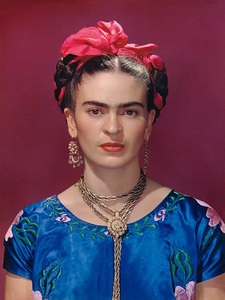 Haine, bijuterii şi un picior protetic care i-au aparţinut Fridei Kahlo, expuse la Victoria & Albert Museum - FOTO