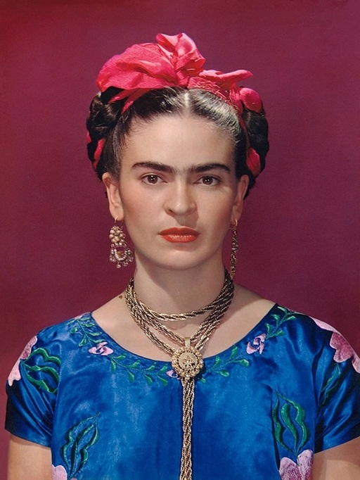 Haine, bijuterii şi un picior protetic care i-au aparţinut Fridei Kahlo, expuse la Victoria & Albert Museum - FOTO
