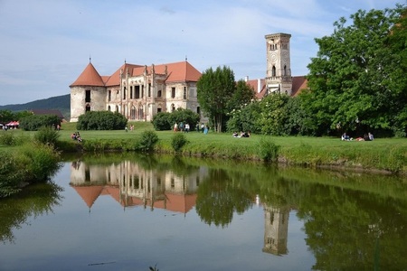 Tururile castelelor şi conacelor mai puţin cunoscute din România vor fi reluate pe 3 aprilie