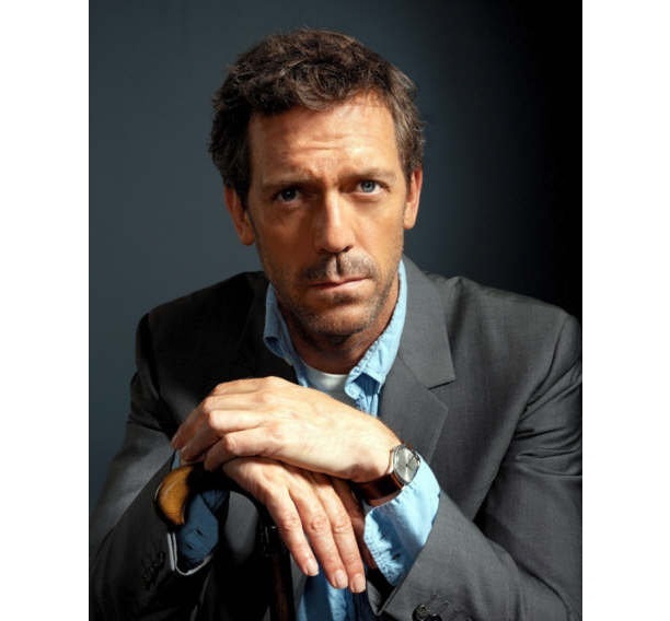 Hugh Laurie va colabora cu George Clooney pentru serialul adaptat după romanul „Catch-22”