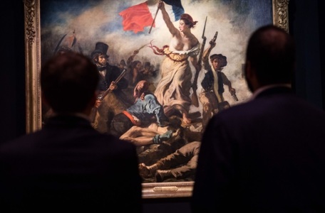 Vizită la Luvru: Preşedintele Emmanuel Macron i-a arătat Prinţului Mohammed ben Salmane tabloul lui Delacroix "Libertatea conducând poporul"