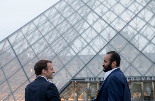 Emmanuel Macron şi Mohammed ben Salmane la Luvru